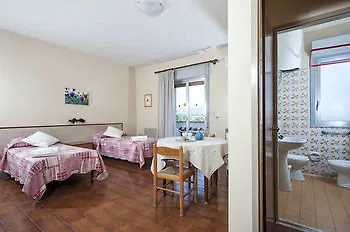 Collina Hotel *