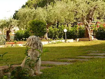 Collina Hotel *